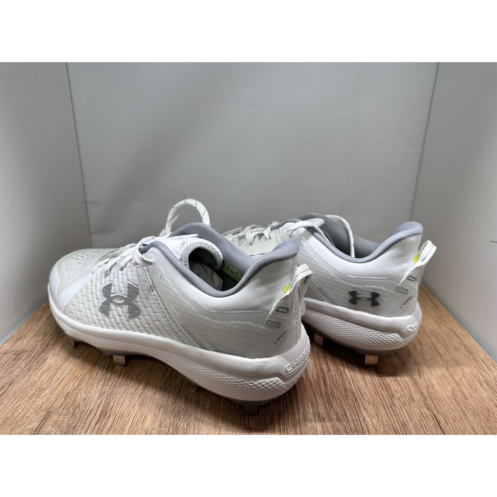 NWT Men's Under Armour Yard Low MT Baseball Cleats 3025592-100 White Size 6.5 thumbnail 3