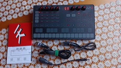IK Multimedia Uno Synth