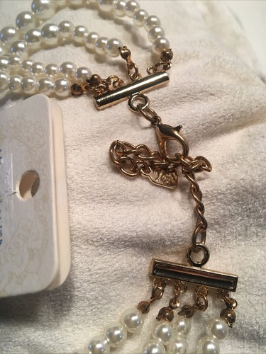 Costume Jewelry Necklace & Earring Set Pearl Like 4 Strand W/gold Accents - Picture 3 of 7