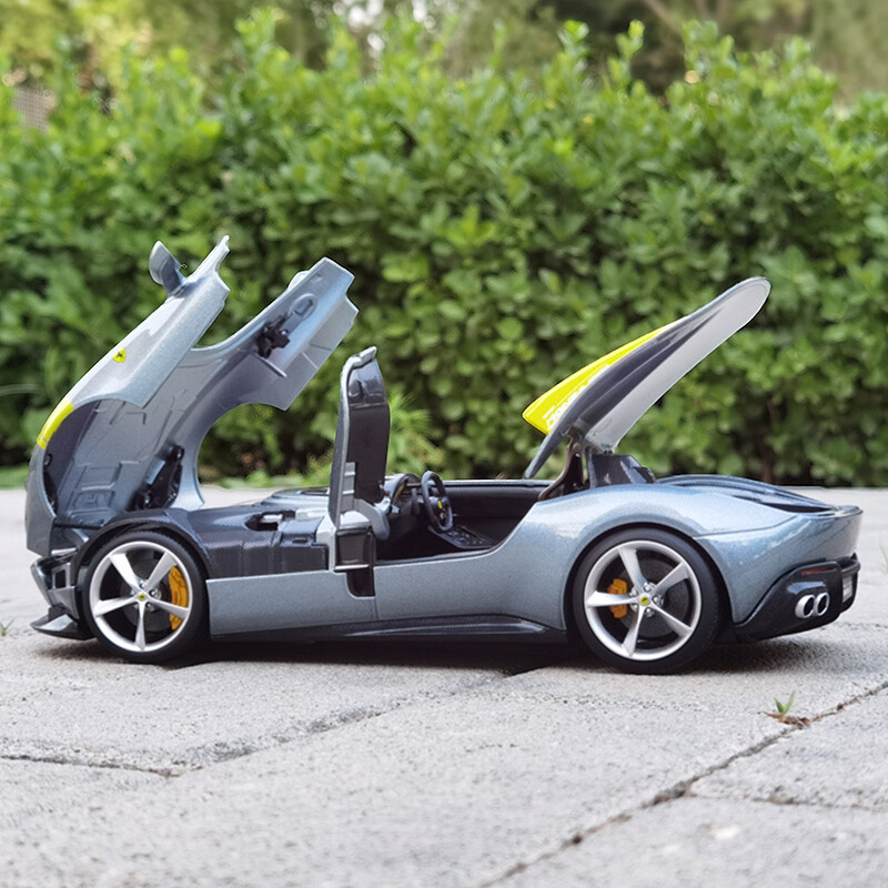 Bburago 1:18 Ferrari MONZA SP1 open and close Diecast Car model
