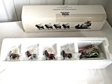 Heritage village Dept 56 SLEIGH & 8 TINY REINDEER porcelain #5611-1 eight access