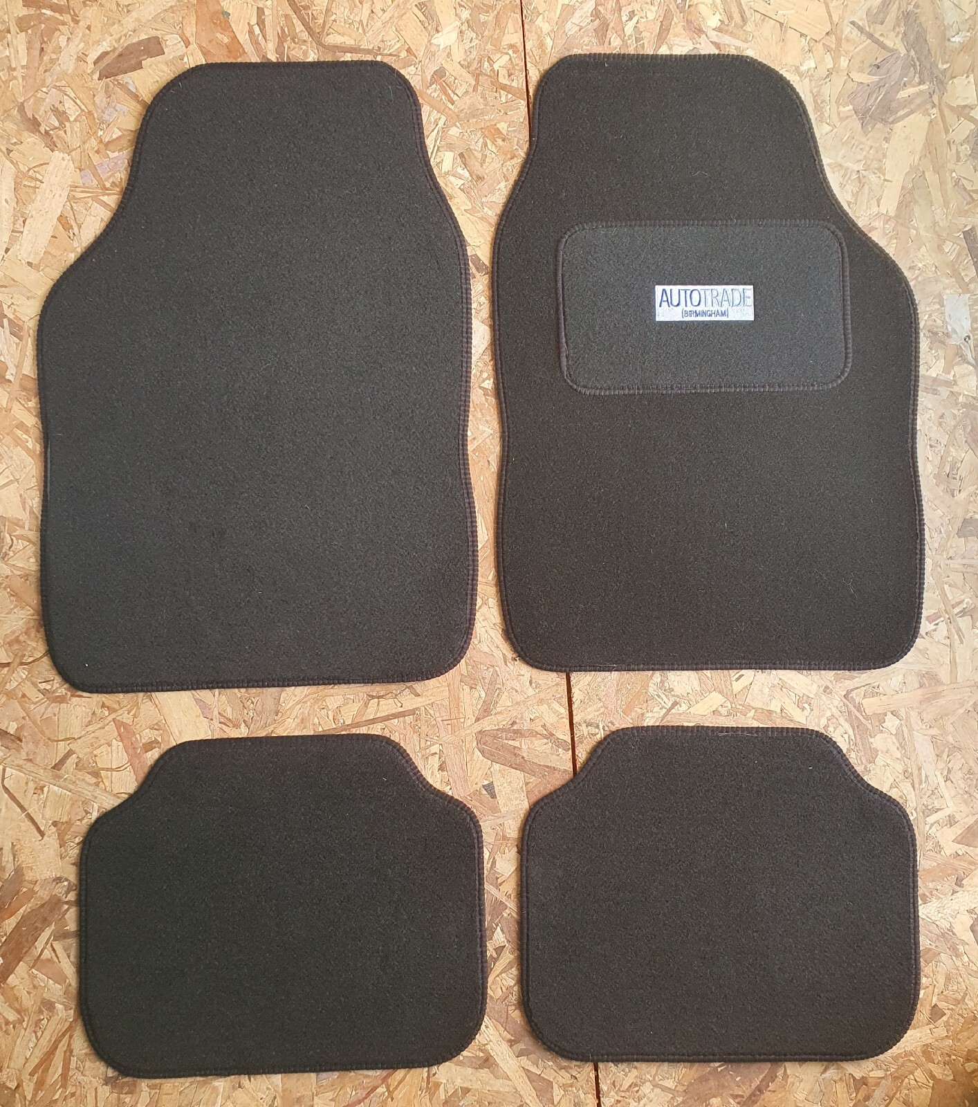 Universal Car Van Floor Mats 4PC Set Non Slip Carpet with Heelpad Black