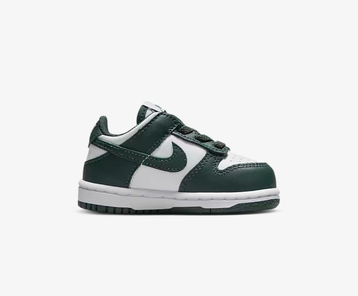 Nike Dunk Low ホワイト/ブラック/グリーン Nike Dunk Low グリーン/ホワイト/ブラック - メルカリ