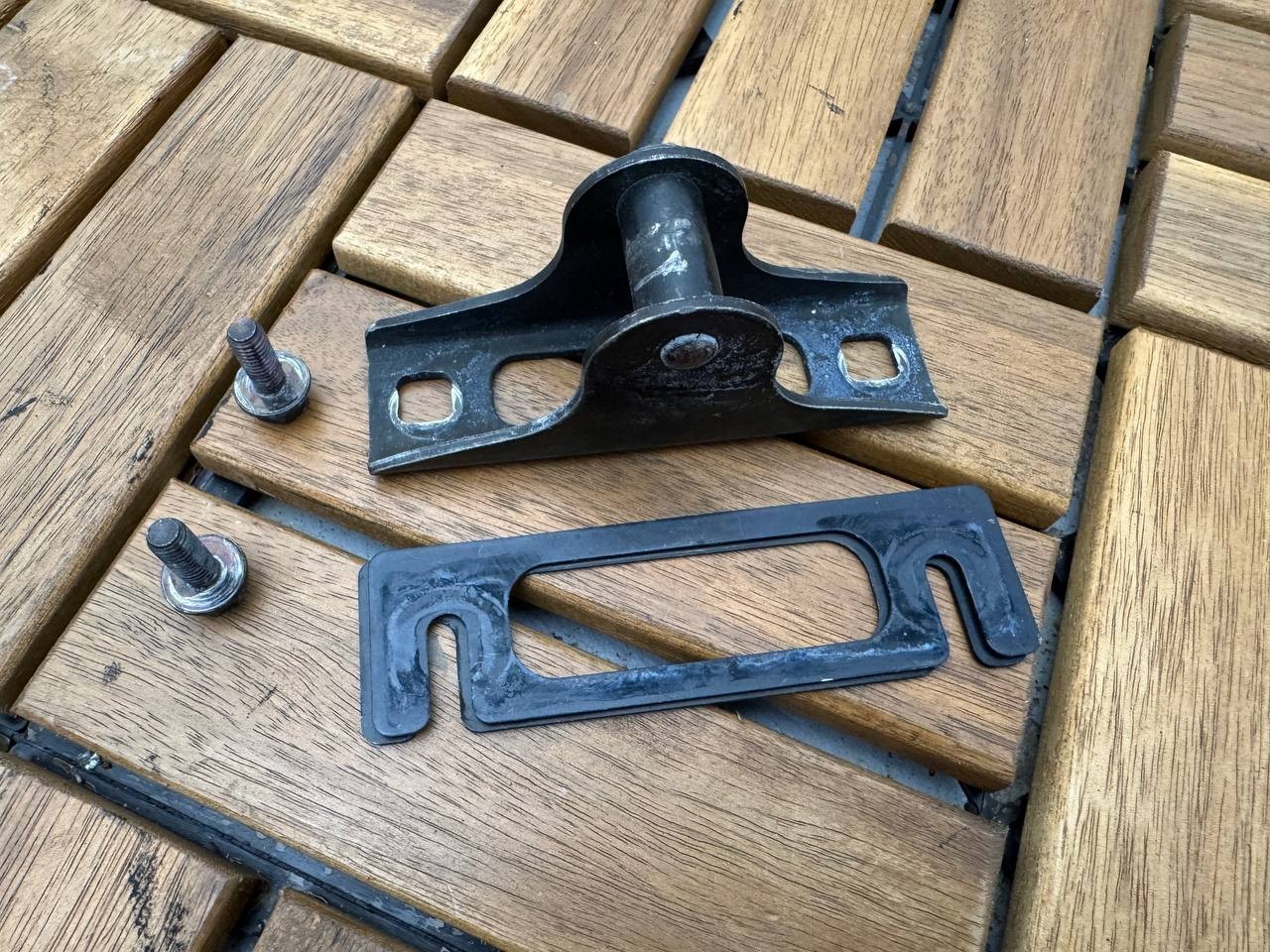 Ferrari F430 front bonnet STRIKER PLATE - 65770100