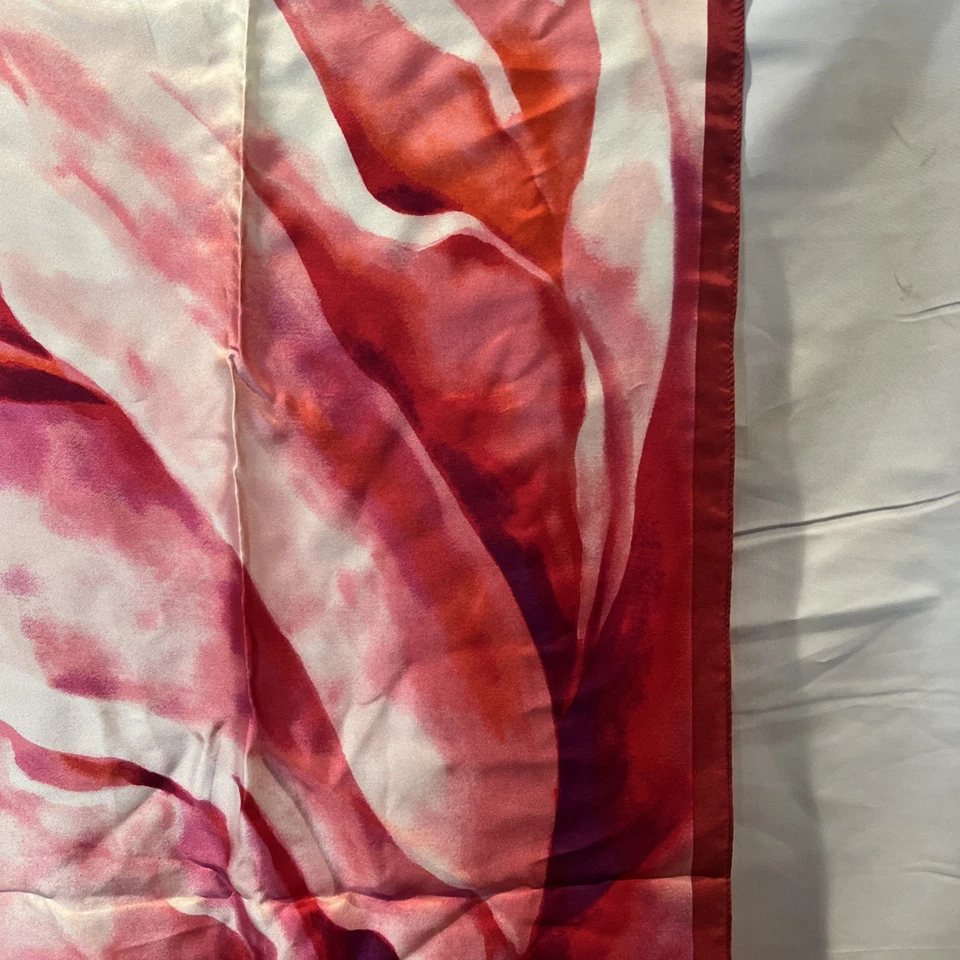 Talbots Mujer 100% Seda Cuadrada Bufanda 32” Rojo Rosa Blanco Abstracto Floral Foto 4 de 4