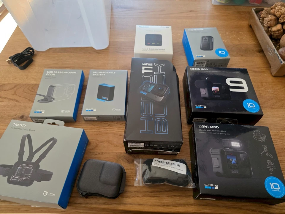 GoPro HERO11 Black Actioncamera in OVP mit großem Zubehörpaket - Bild 2 von 4