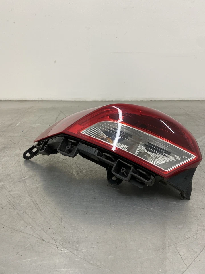 VOLVO V40 2014 LEFT REAR TAIL LIGHT LAMP 31395844 - image 2 of 4