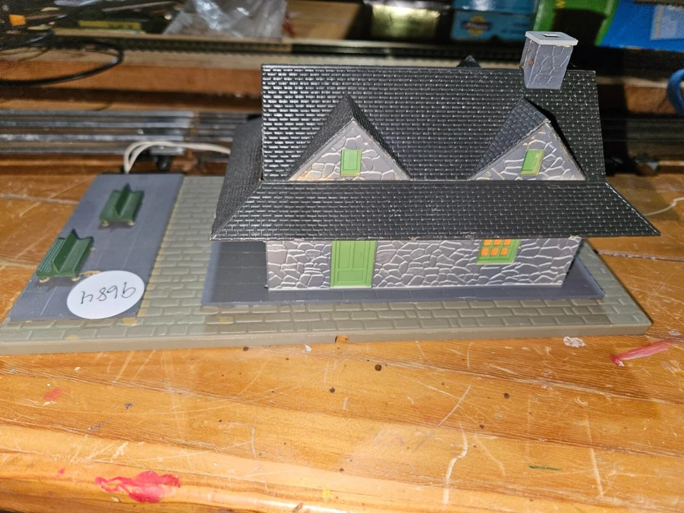 TYCO, ILLUMINATED PASSENGER STATION, SEE PHOTOS, UNTESTED LIGHT - Image 3 of 4