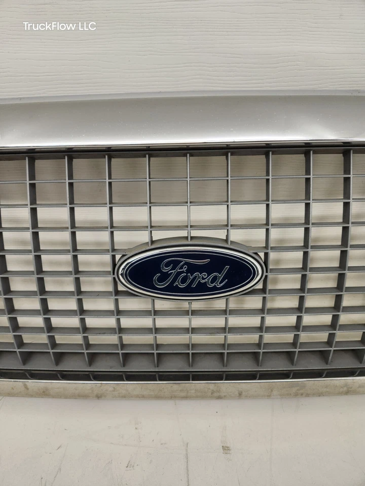 Grelha dianteira Ford Excursion 2000-2004 com emblema fabricante de equipamento original - Imagem 4 de 4