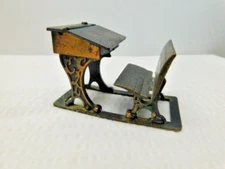 Vintage Durham Industries 1976 Diecast Dollhouse Furniture School Desk No.25