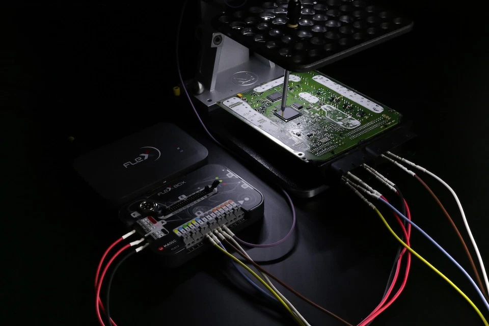 Servicio de clonación de ECU Aston Martin / Servicio de clonación DME Foto 3 de 4