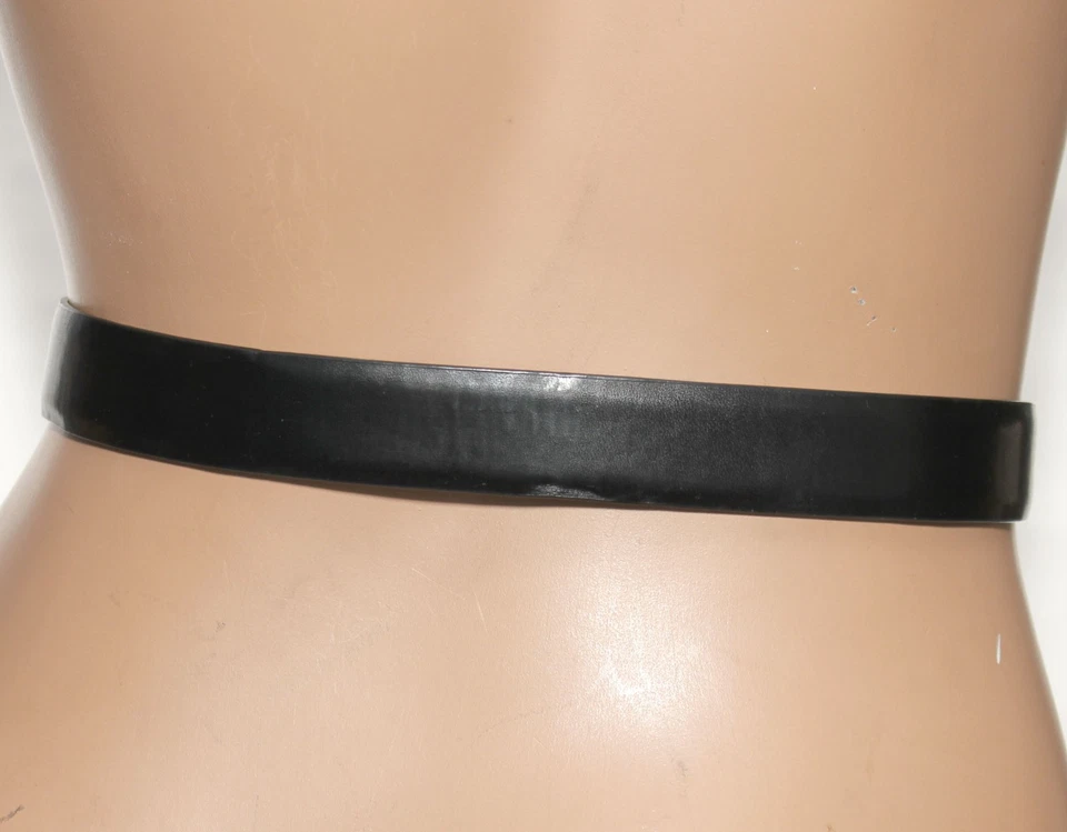 Cinto de couro sintético NINE WEST reversível preto/marrom - Tamanho P/M - 37" de comprimento - Imagem 3 de 4