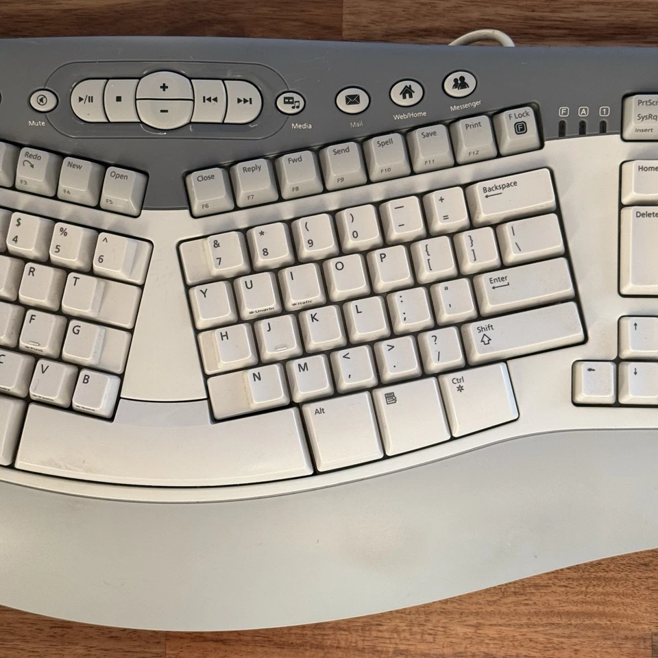 Microsoft Natural Multimedia Keyboard Ergonomic 1.0A Model RT9470 Wired Ps2 - Image 4 of 4