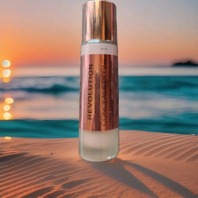 MAKEUP REVOLUTION CONCEAL & DEFINE Full Coverage Foundation F0.5