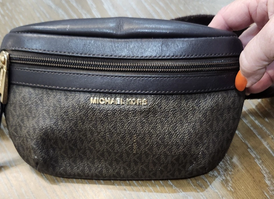 Michael Kors Logo Fanny Pack Leather Gold Hardware Jet-Set Travel - Image 4 of 4