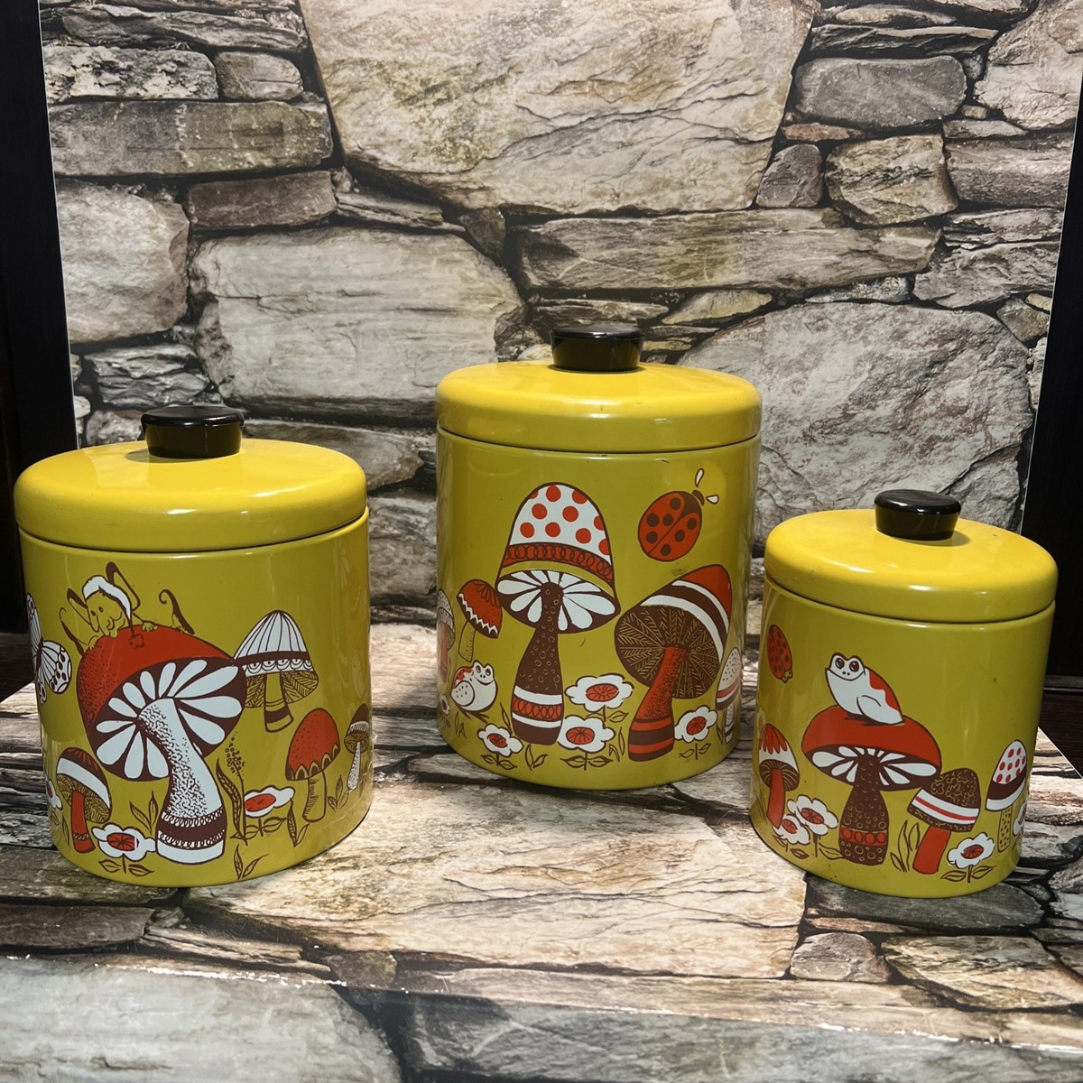 レア 1950年代 米国ビンテージ ランズバーグ社製 きのこ柄キャニスター３こ 3 VINTAGE RANSBURG MUSHROOM YELLOW METAL/TIN CANISTER SET WITH