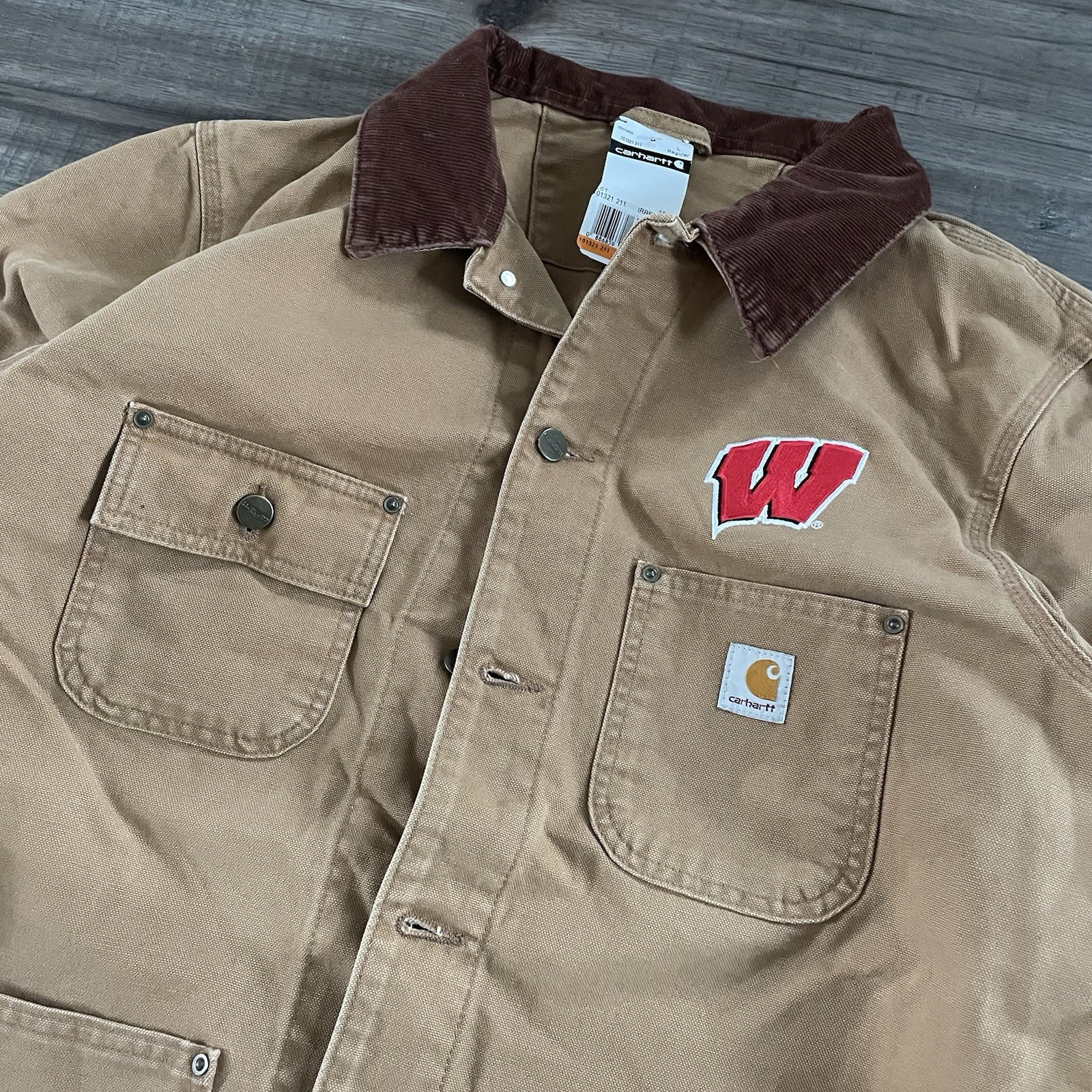 Men’s Carhartt Beige Chore Coat with Wisconsin Logo Size L Irregular