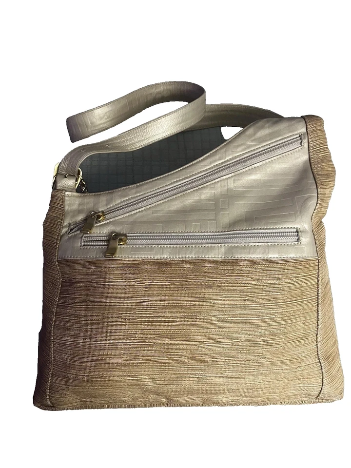 Bolso de hombro vintage Due Fratelli tostado con dije de concha marina | Cartera asimétrica Y2K Foto 4 de 4