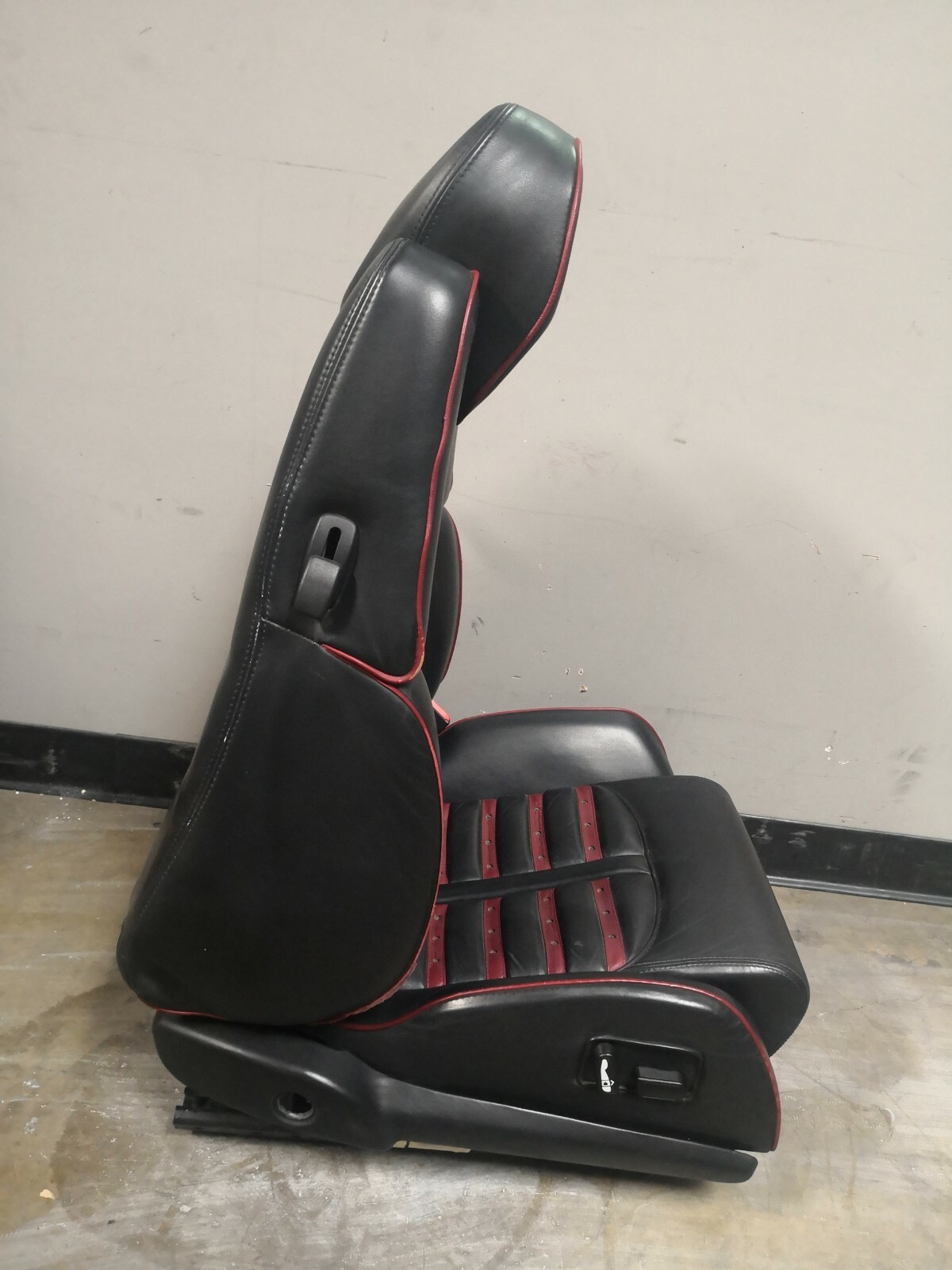 Ferrari 360 RH, Right Front Seat, Daytona, Power, Black/Red Stitching, Used