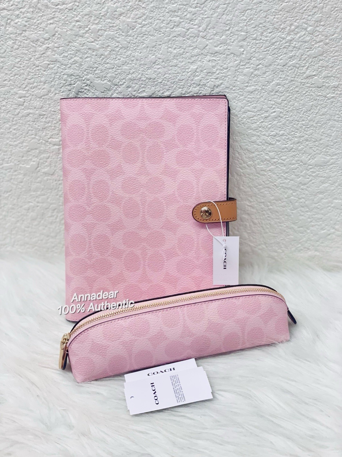 Case In Signature Canvas In Powder Pink & Smooth Leather