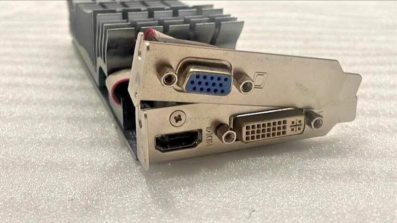 ASUS NVIDIA GeForce 210 1GB Video Graphics Card EN210 Silent/DI/1GD3/V2(LP) - Image 2 of 4