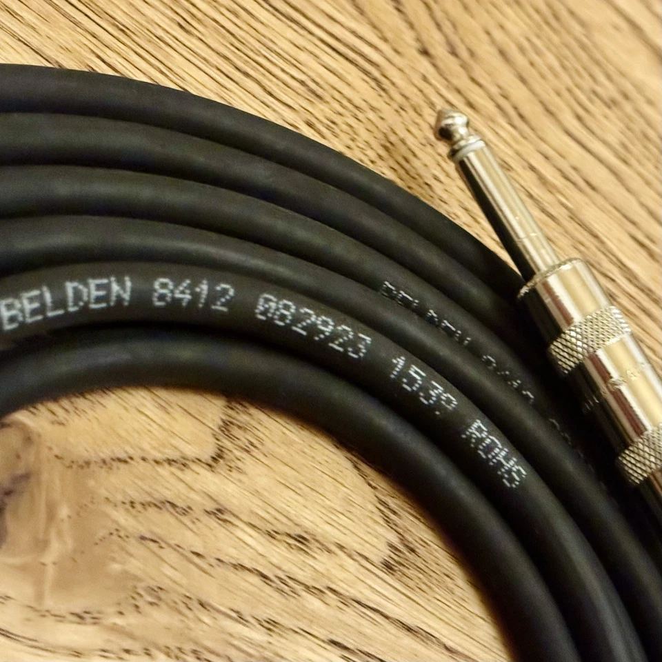 Cabo de guitarra 10 pés BELDEN 8412 preto com Switchcraft 280/280 – Novo em folha - Imagem 2 de 4