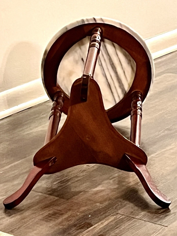 Mesa grande americana francesa campestre caoba redonda con pedestal superior de mármol 28" Foto 2 de 3