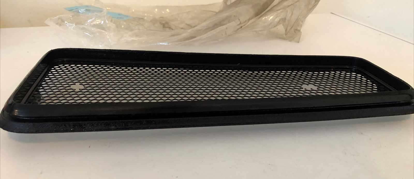 GENUINE VOLVO AIR INTAKE GRILLE LEFT SIDE DRIVERS SIDE 20435580 