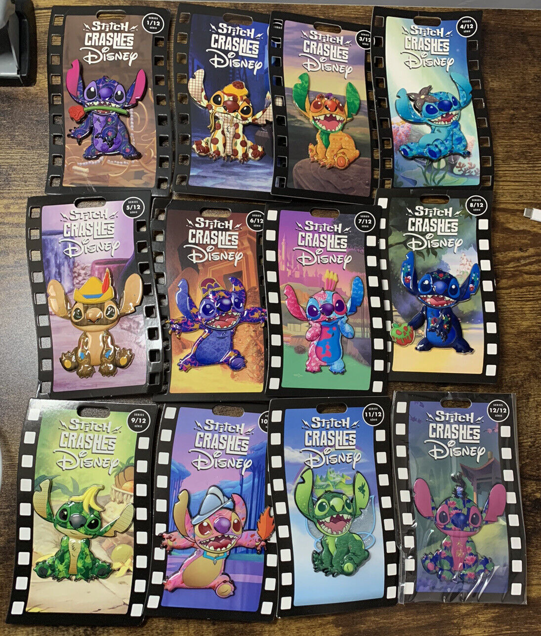 Disney Trading Pins 141799 DS - Stitch Crashes - Binder Set