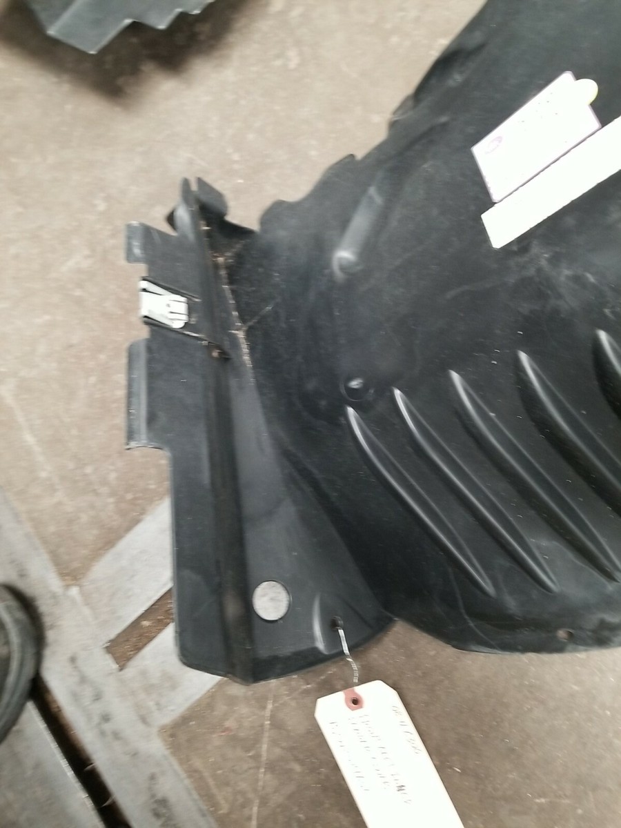 08-11 Mercedes Benz C300 Front Left Inner Fender Liner BZW8014A0L 