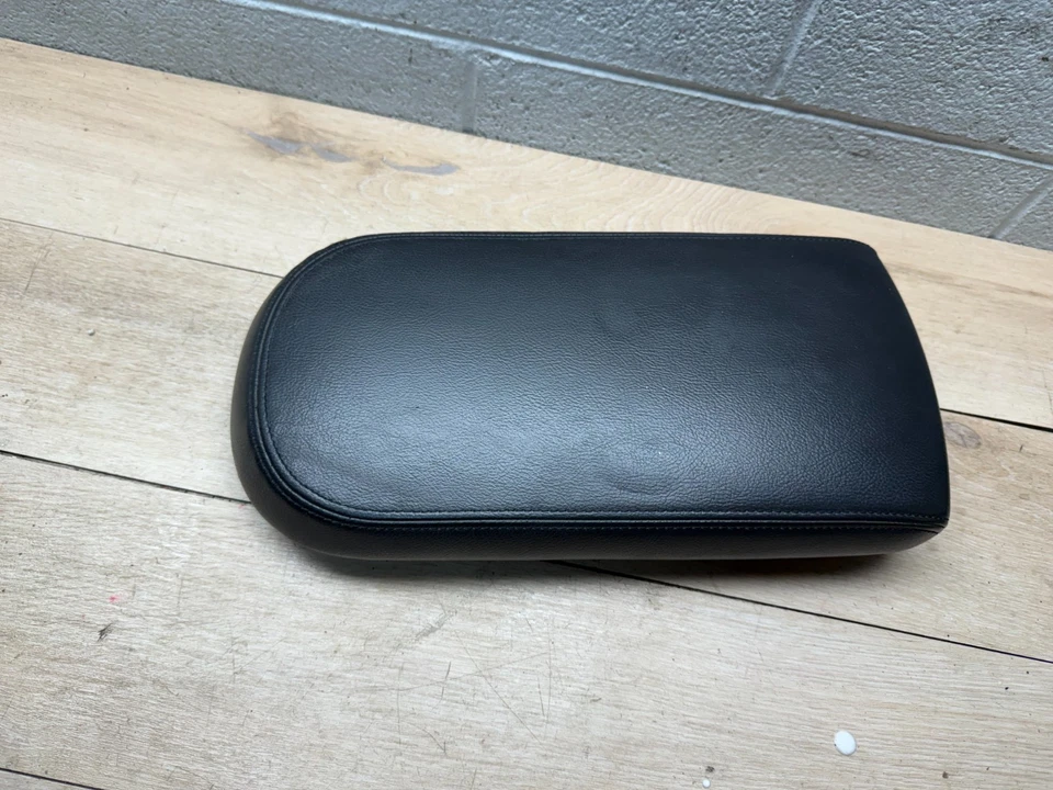 FORD FIVE HUNDRED 05-07 OEM  FRONT CENTER CONSOLE ARM REST ARMREST - Image 2 of 4