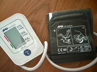 A&D Medical UA 611 Upper Arm Digital BP Monitor Automatic CE White 22 32cm