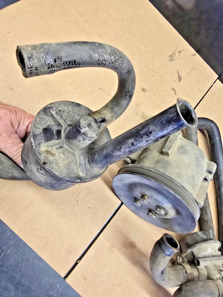 Bomba de smog Ford y válvula anticontragolpes + mangueras para 67 Mustangs Shelbys etc Foto 2 de 4