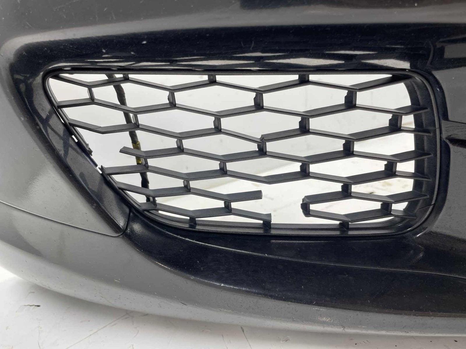 2014-2017 Maserati Quattroporte Front Bumper Assembly Scratches Cracks