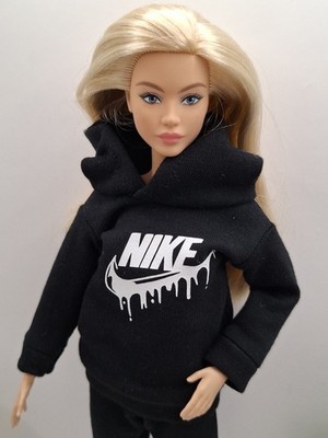   Schwarzer Loungewear Trainingsanzug für Barbie Puppen, Handarbeit.