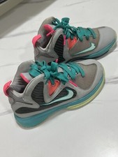 big girl nike shoes Size 7