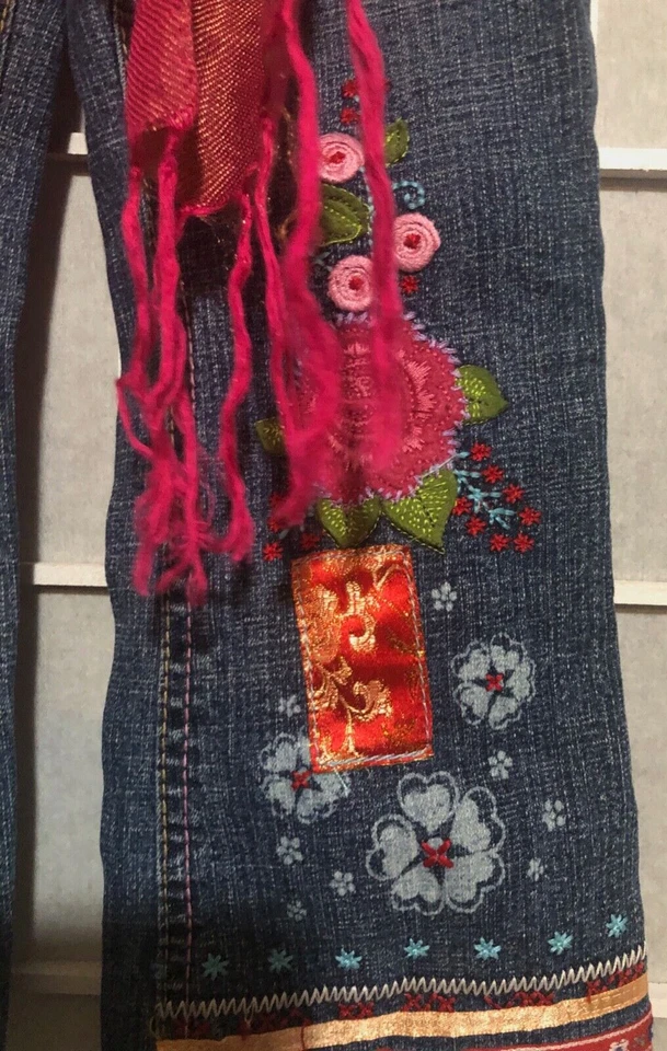 Jeans elásticos Bongo para niñas pequeñas, talla 3T, bordado, cinturón bufanda Foto 2 de 4
