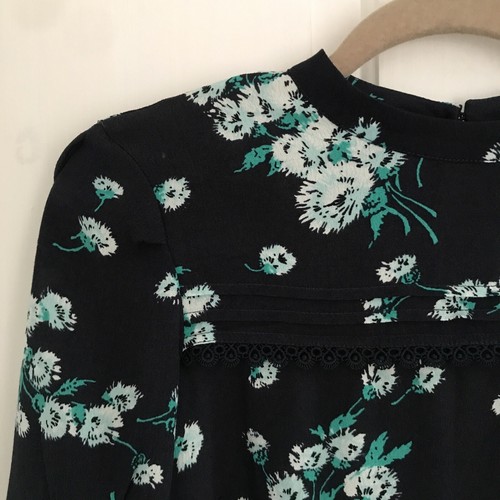 Oasis Top Women's Floral Short Sleeve Navy Pretty Pleat Lace Detail Size 10 BNWT - Picture 2 of 11