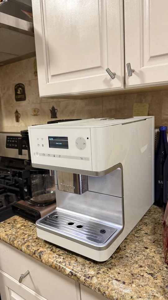 Máquina de café de encimera Miele CM 6350 - blanca DEFECTUOSA _ SOLO PIEZAS Foto 3 de 4