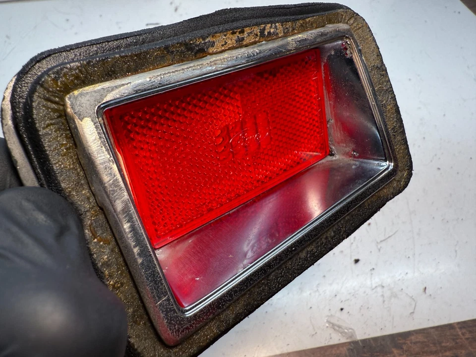 Luz indicadora lateral traseira direita Ford Ranchero/Mustang 1970 70 B44-17 - Imagem 3 de 4