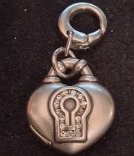 Fossil Anhänger Silberfarbend mit Steinen