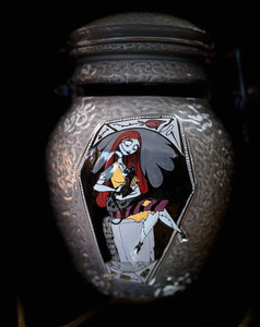 DEADLY NIGHTSHADE 陶器容器 Deadly Nightshade Jar from Nightmare Before Christmas Thank you to