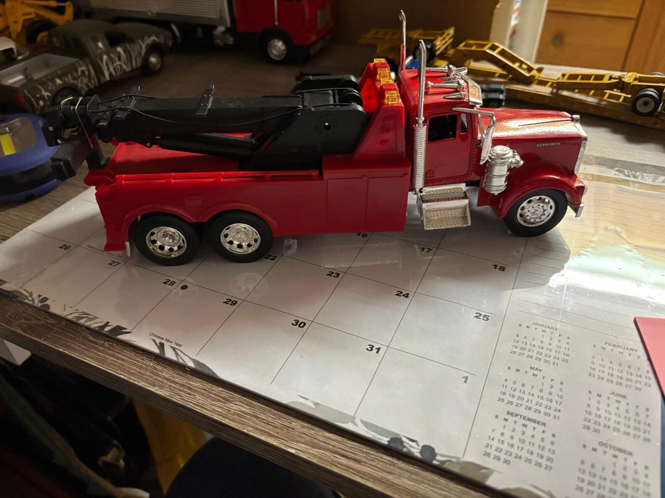 1/32 NEW RAY RED  USED KEN W 900 TOW TRUCK, NO PACKAGING # B102 - Image 4 of 4