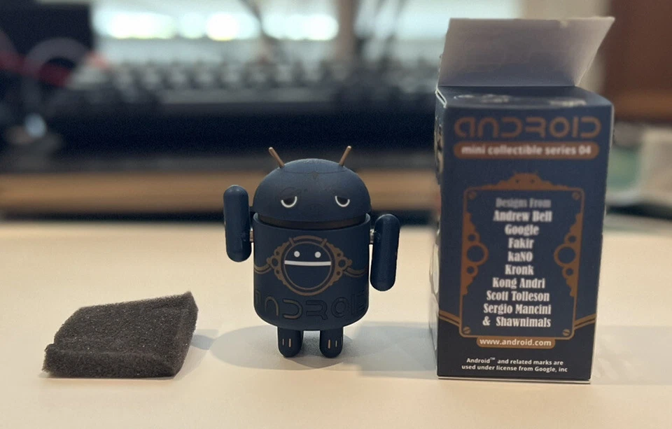 Mini Figura Vinilo Coleccionable Android Serie 4 Astronomiton de Andrew Bell Foto 2 de 4