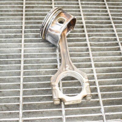 Audi A3 8P 1.6 FSI Motor Kolben mit Pleuel 036198401C BLP 85kw 2006