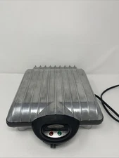 Vintage VillaWare Belgian Waffle Maker Model 2001 4-SQ , Silver tested Works