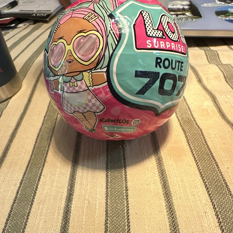 L.O.L. Surprise! Route 707 Series Surprise Ball 4in Doll Big Eyes Pink Hair