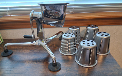 SALADMASTER KITCHEN-QUIP. INC. WATERLOO, IND. FOOD GRATER CHOPPER SLICER 5 CUPS