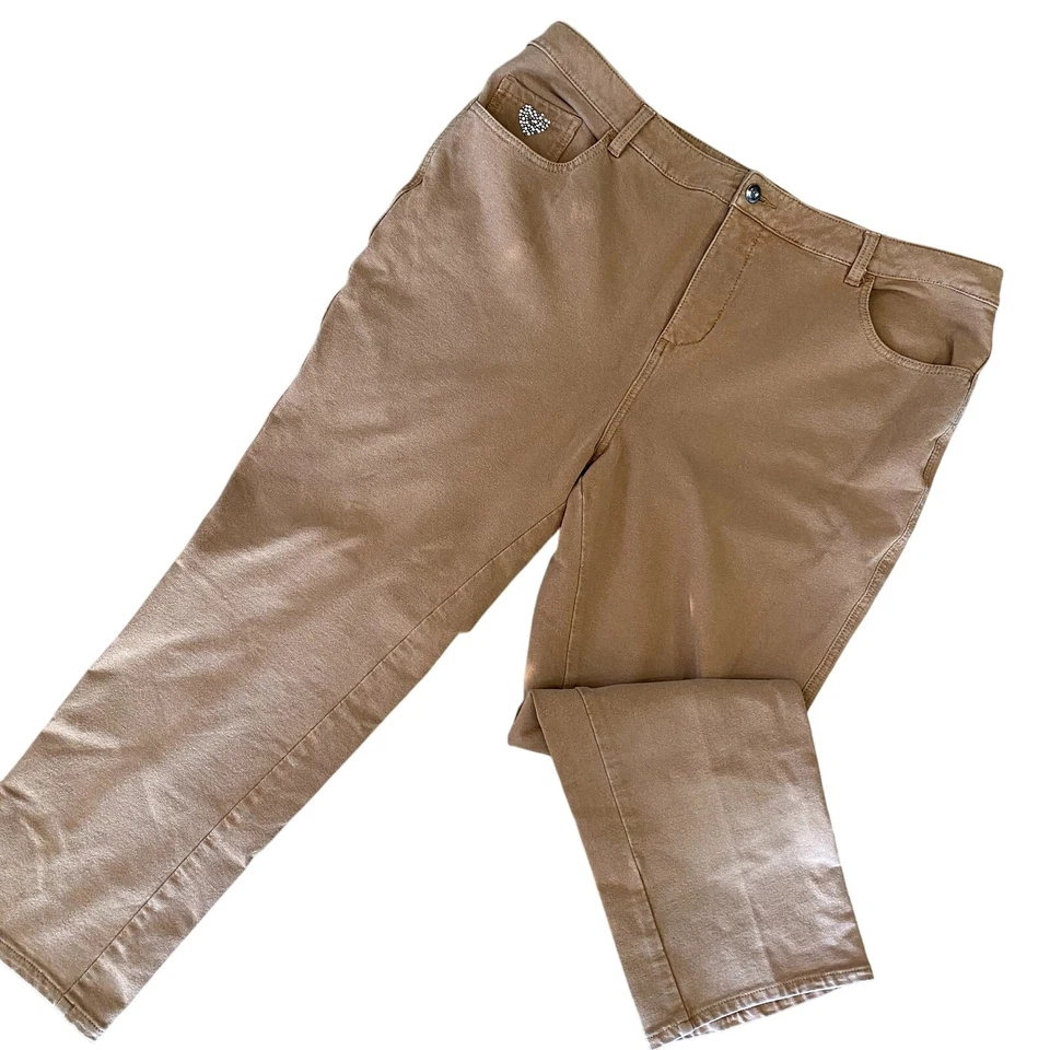 Pantalones cortos para mujer Quacker Factory DreamJeannes adornados en camel 18 W Foto 3 de 4