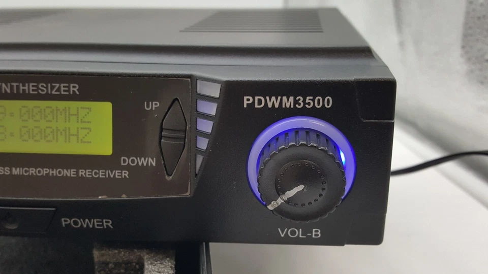 PYLE Wireless Microphone Series PDWM 3500 Multi-Channel Handheld Clip-on Headset - Image 3 of 4